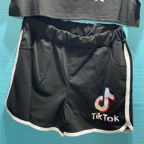 TikTok Logo Cropped Tee & Shorts Lounge Set w/ Pockets + Free Stickers – Large - Picture 4 of 15
